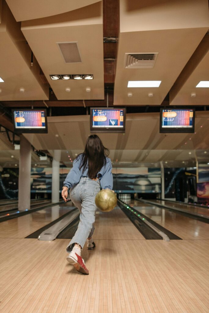 “Die Kunst des perfekten Wurfs: Tipps und Tricks für erfolgreiches Bowling”